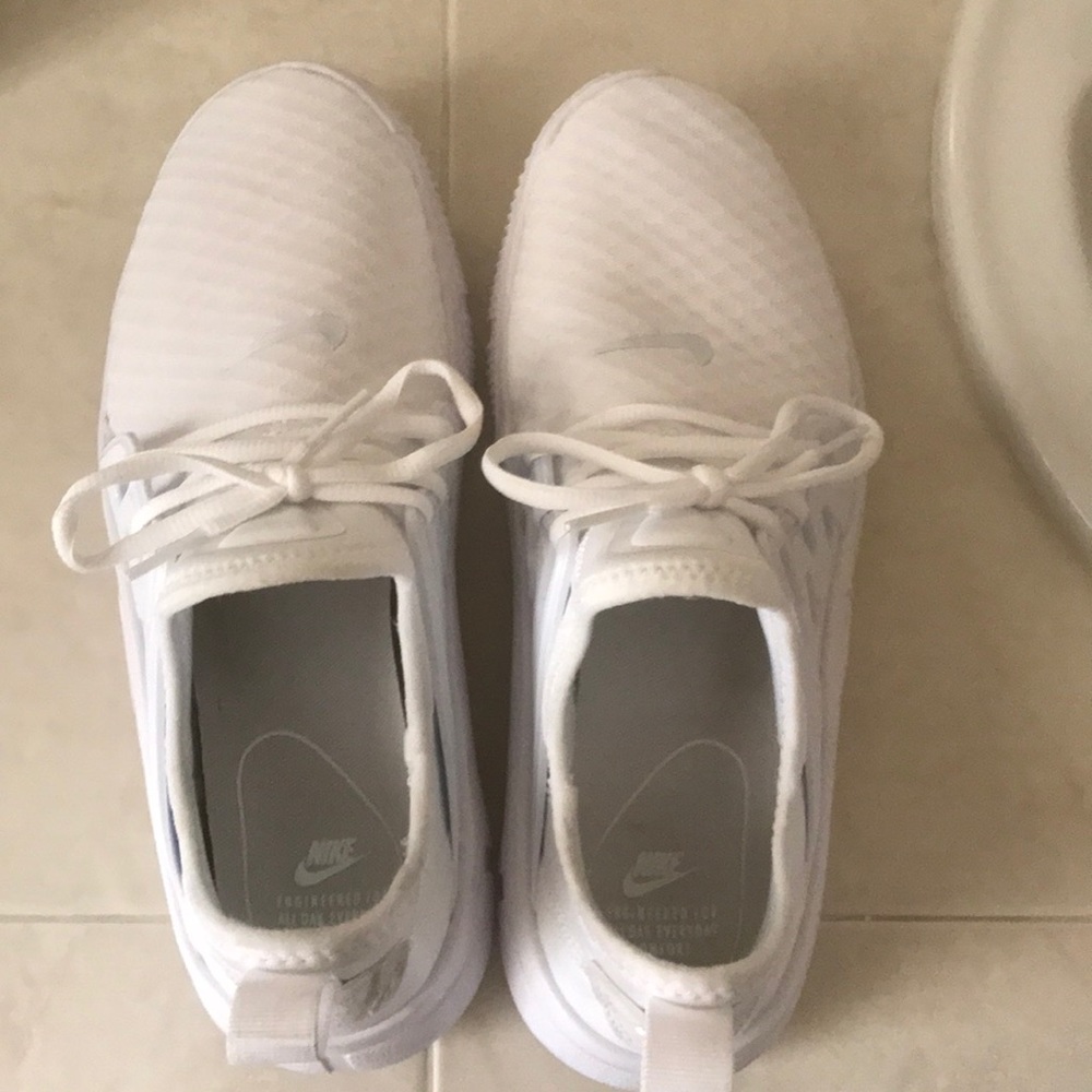 White nike shoes